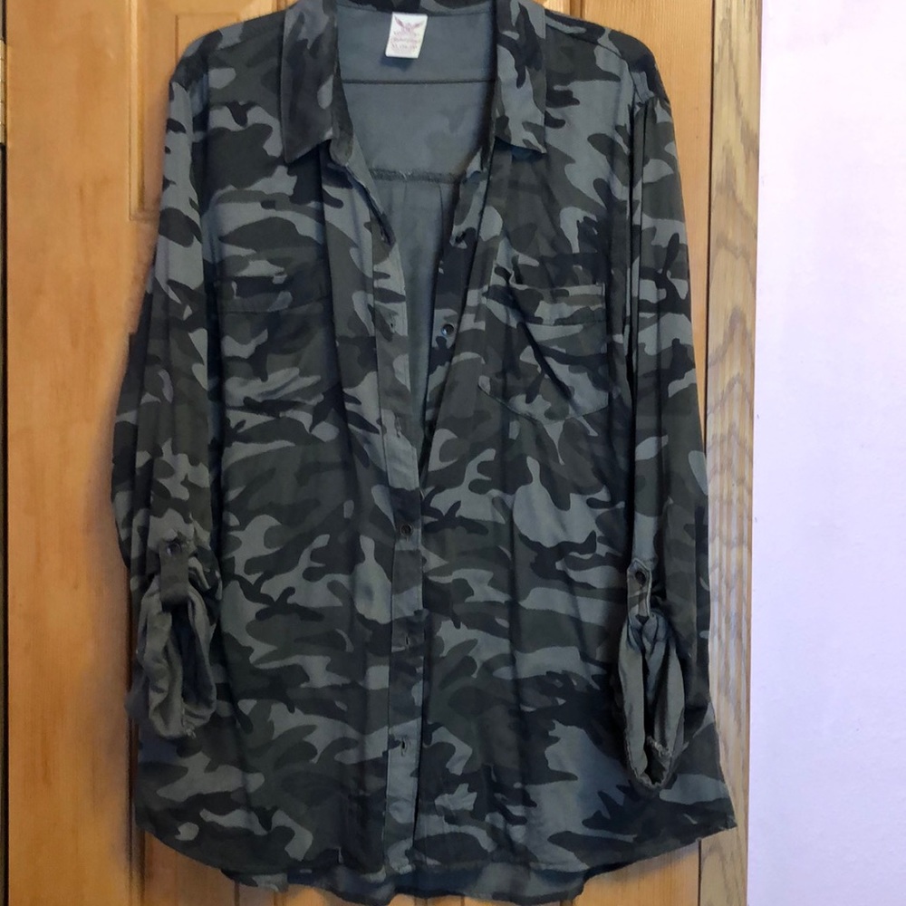 Long sleeve camp print shirt
